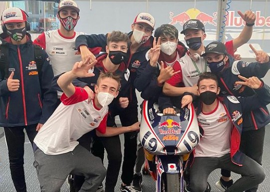 11 Potret Mario Aji, pembalap Indonesia start posisi ketiga di Moto3