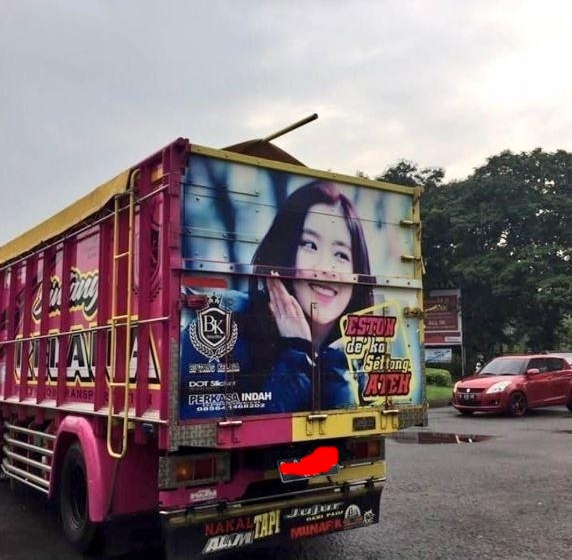 11 Gambar wajah idol K-Pop di truk, bikin fans garis keras tersenyum
