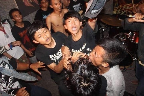 7 Potret lawas Doni Salmanan sebelum kenal trading, gayanya sederhana