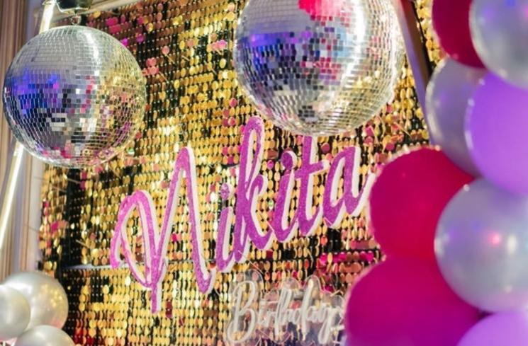 11 Momen meriah ultah ke-36 Nikita Mirzani, berkonsep disko 90-an