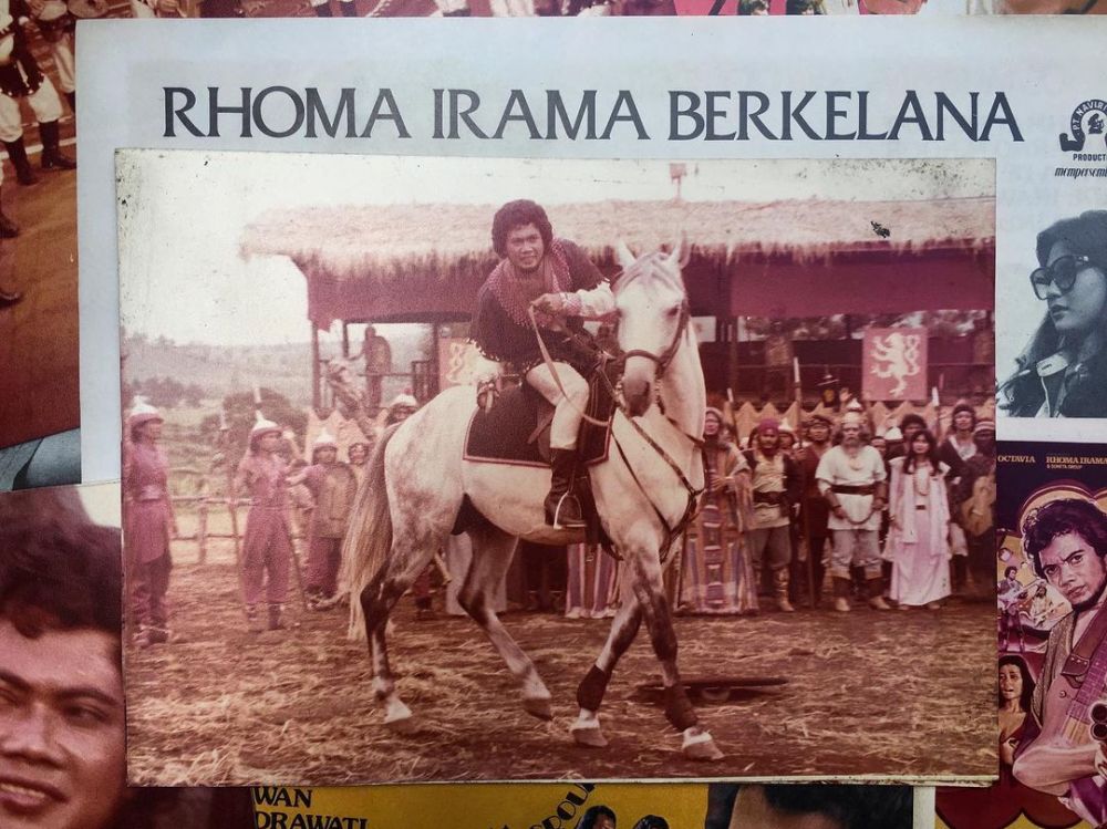 Potret lawas 6 penyanyi dangdut saat main film, parasnya manglingi