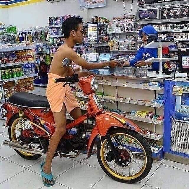 21 Momen nyeleneh di dalam supermarket ini bikin nggak habis pikir