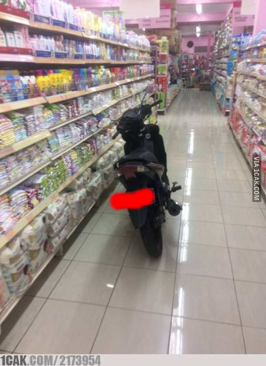 21 Momen nyeleneh di dalam supermarket ini bikin nggak habis pikir