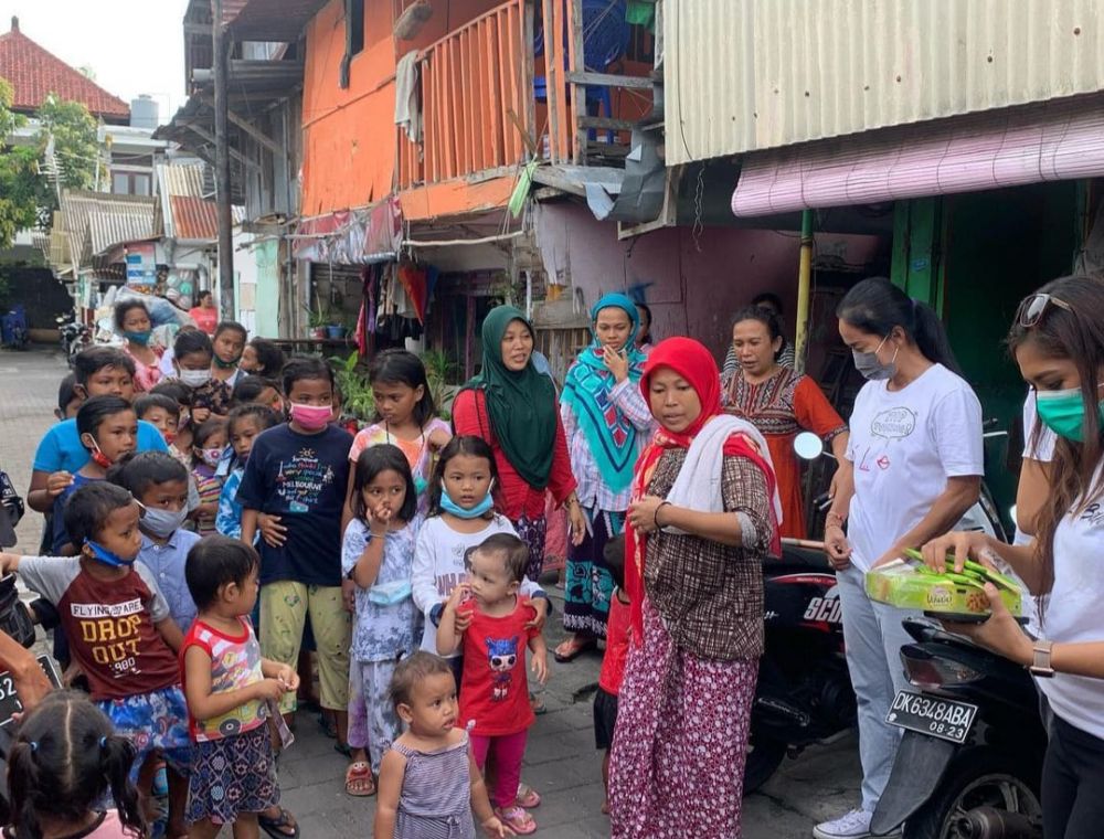Indah Kalalo berbagi kebaikan, dari nasi bungkus sampai bedah rumah 