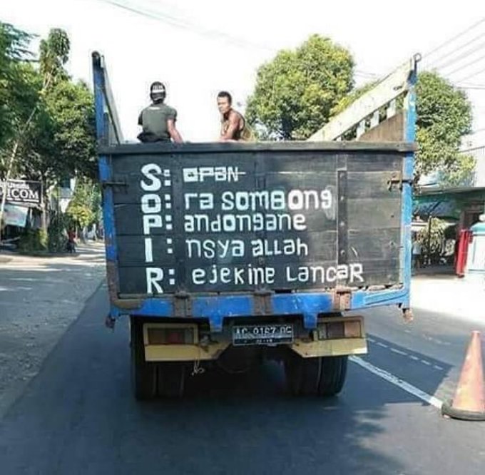 7 Singkatan lucu di belakang truk ini bikin semringah