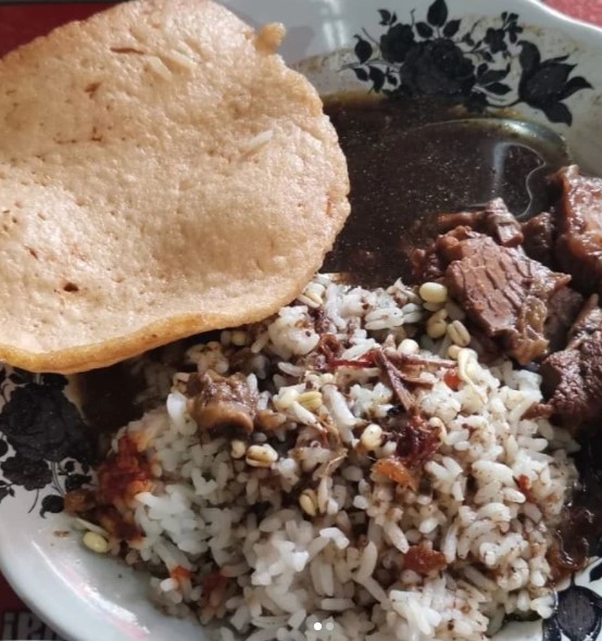 7 Tempat makan rawon legendaris di Surabaya, ada yang buka 24 jam