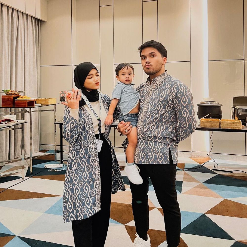 11 Momen Fuji dan Thariq Halilintar berangkat umroh, diantar keluarga