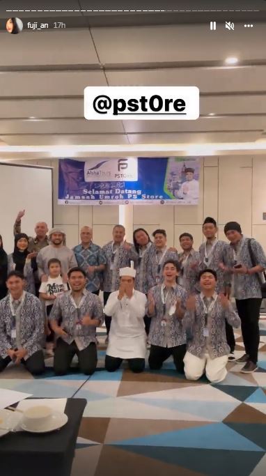 11 Momen Fuji dan Thariq Halilintar berangkat umroh, diantar keluarga