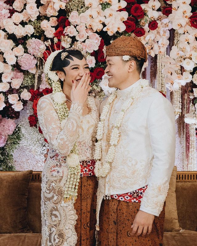 11 Pernikahan mewah anak konglomerat, Putri Tanjung usung adat Jawa