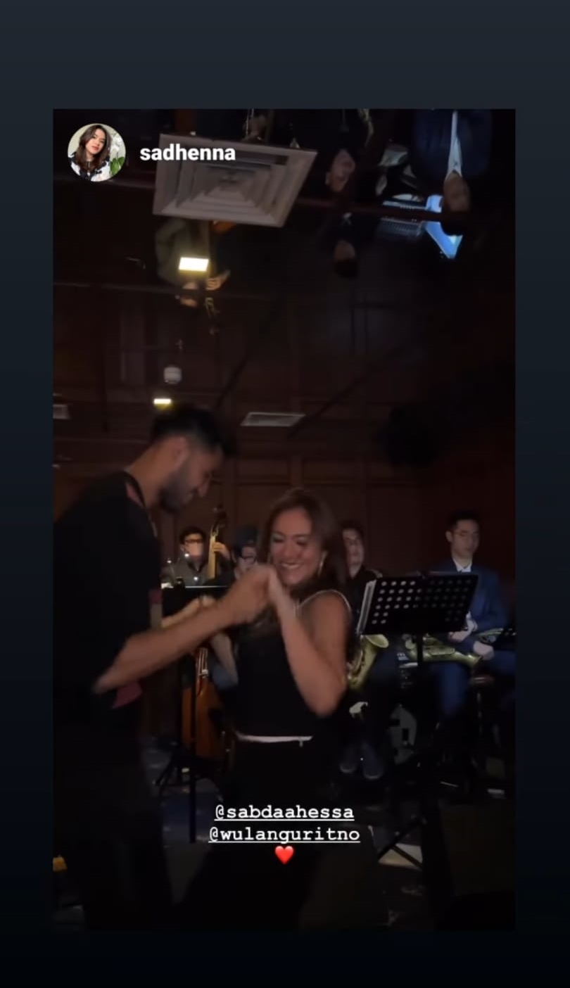 9 Momen mesra Wulan Guritno dan Sabda Ahessa, selisih usia 15 tahun