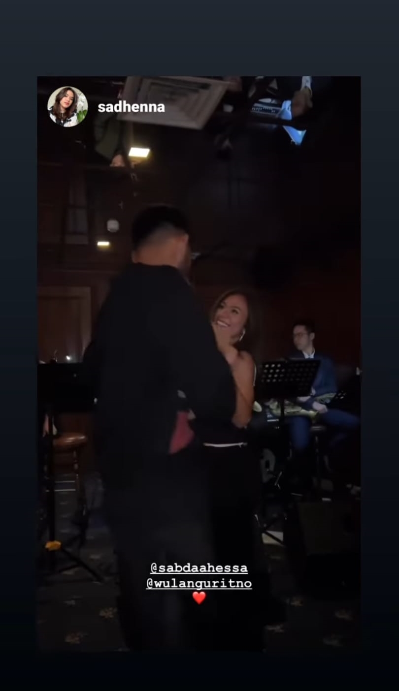 9 Momen mesra Wulan Guritno dan Sabda Ahessa, selisih usia 15 tahun