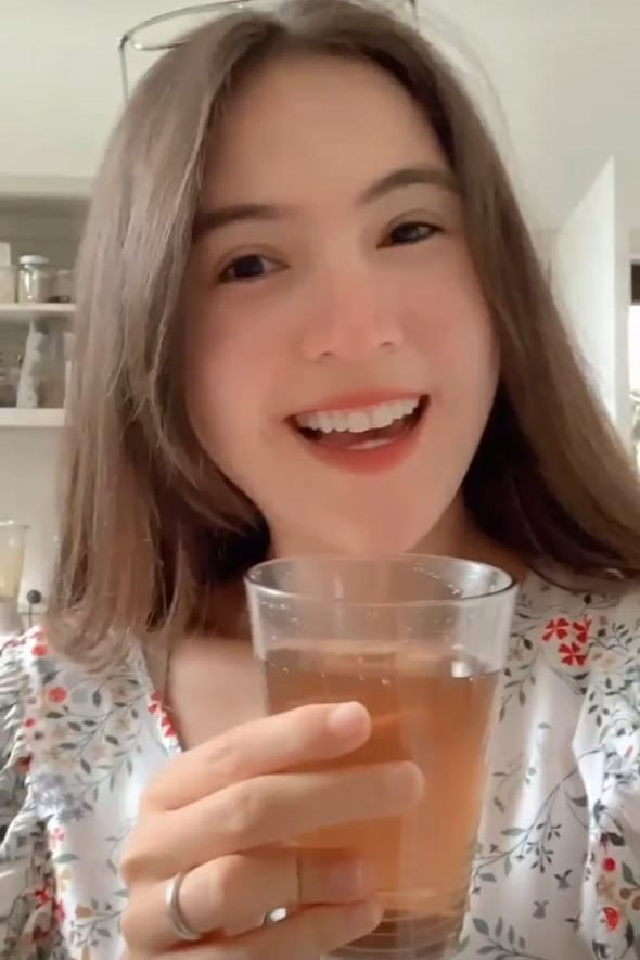 8 Minuman dikonsumsi Olivia Jensen selama pengobatan tumor payudara