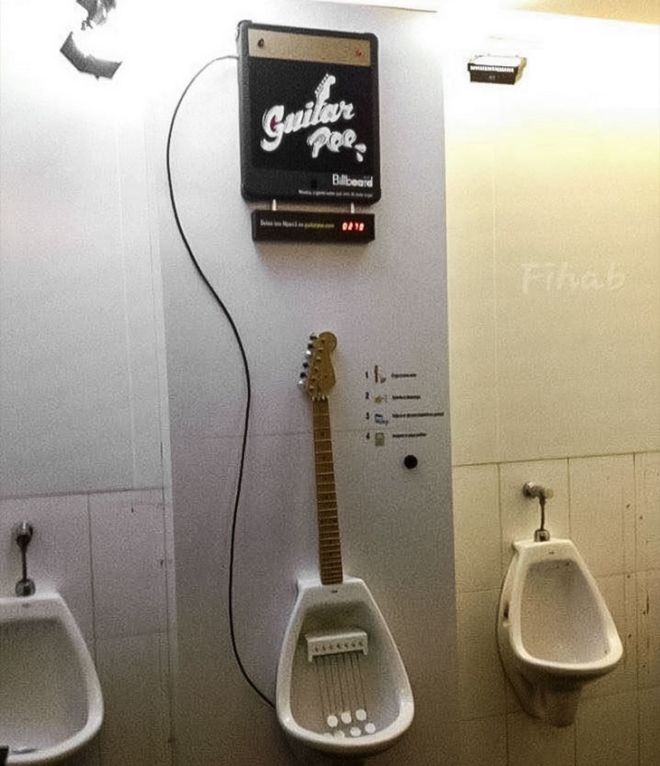 13 Potret lucu hiasan kloset ini ada-ada aja, bikin heran deh