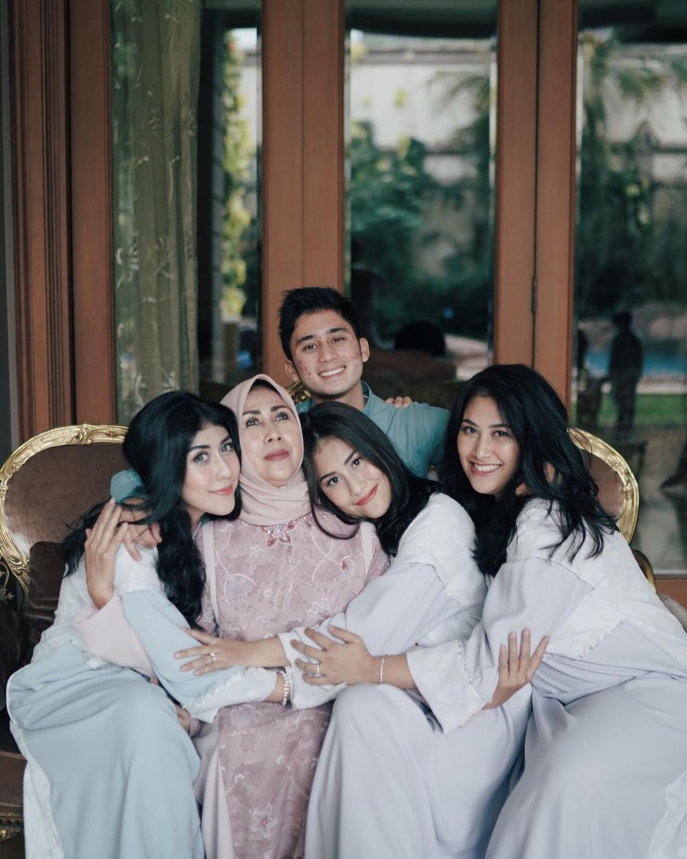 Bungsu kesayangan, 9 momen kompak Alshad Ahmad dan ketiga kakaknya