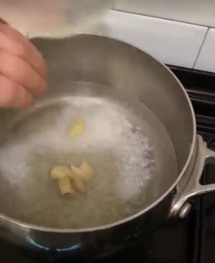 8 Alat dapur Asmirandah saat bikin MPASI, makin praktis & hemat waktu