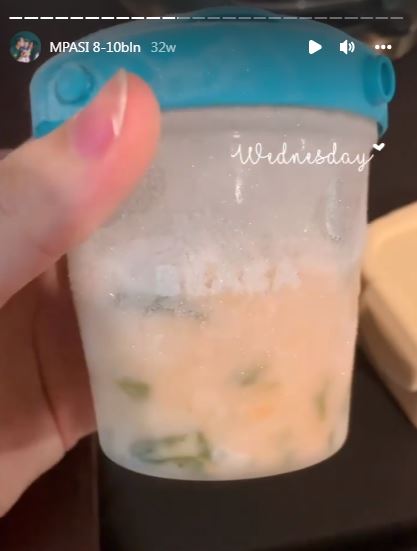 8 Alat dapur Asmirandah saat bikin MPASI, makin praktis & hemat waktu