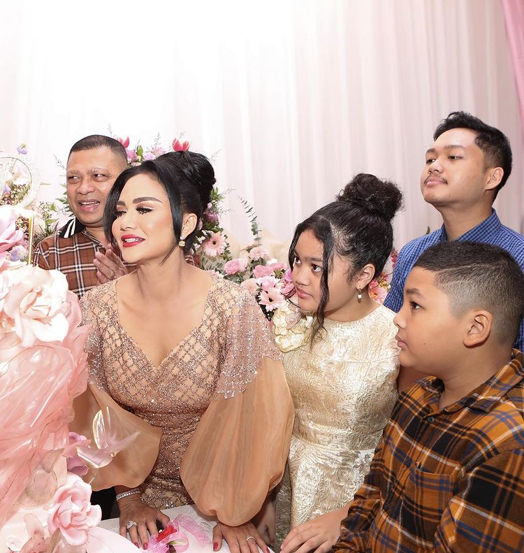 9 Momen perayaan ultah Krisdayanti, kehadiran cucu jadi kado terindah