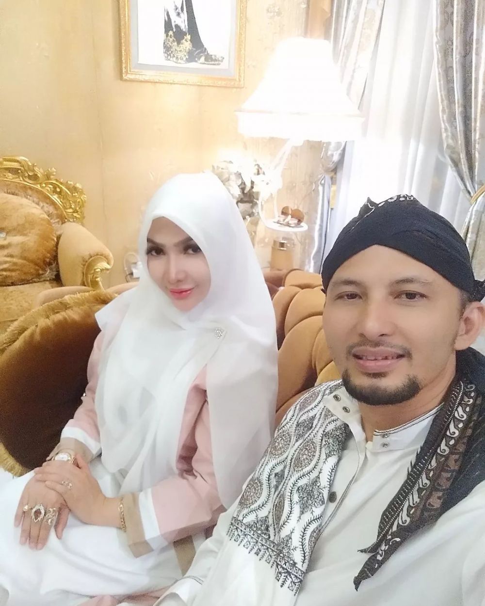 Pilih suami jadi model, 11 potret mesra Roro Fitria dan Andri Irwan