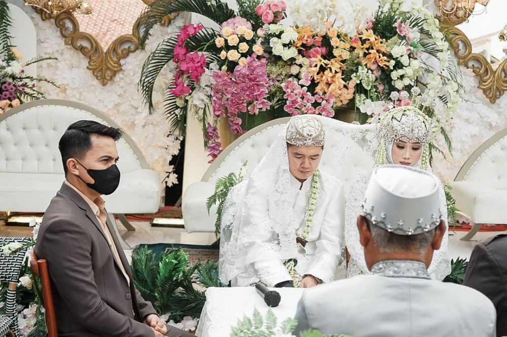 6 Momen Sahrul Gunawan jadi saksi nikah, ekspresinya bikin baper