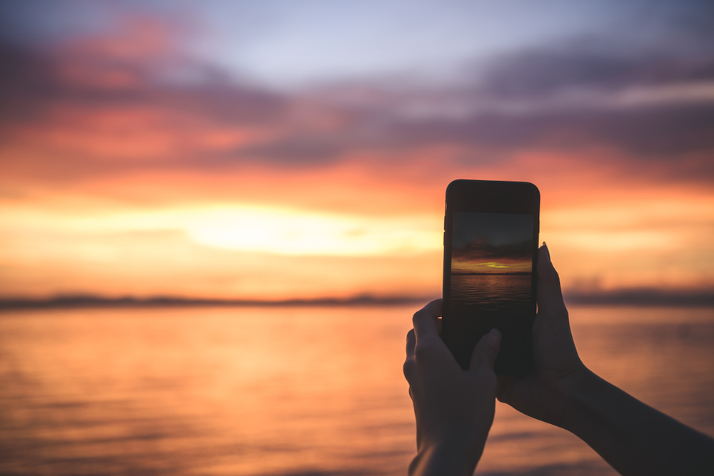 5 Teknik antigagal abadikan momen sunset cuma modal kamera smartphone
