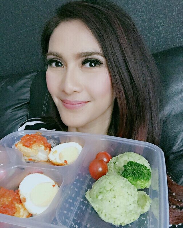 7 Pola makan Maudy Koesnaedi, awet muda di usia 46 tahun