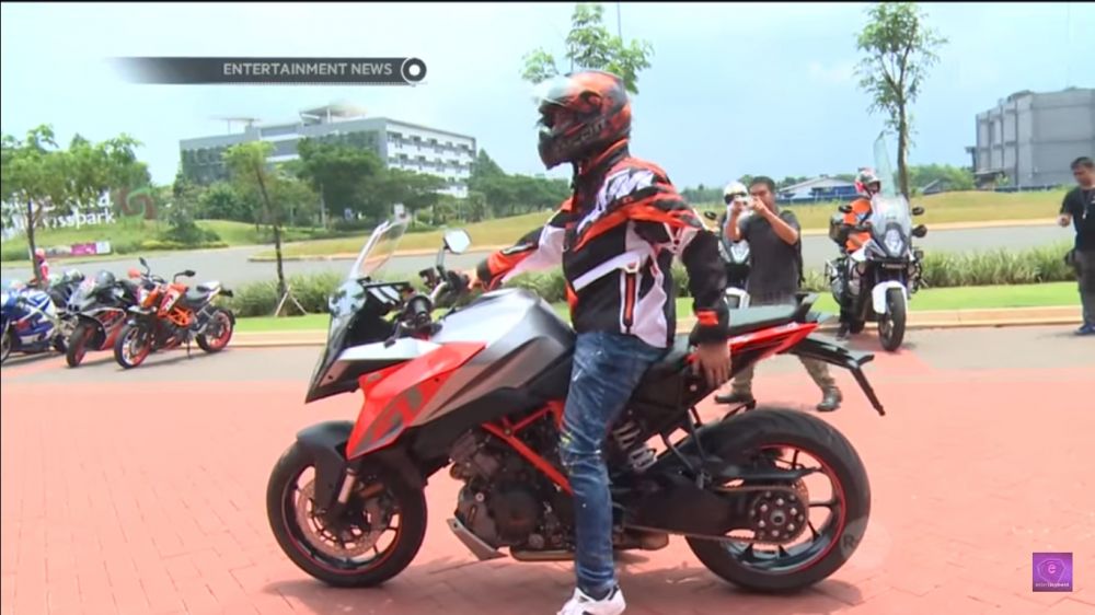 9 Potret koleksi kendaraan mewah Raffi Ahmad, total ditaksir Rp 30 M 