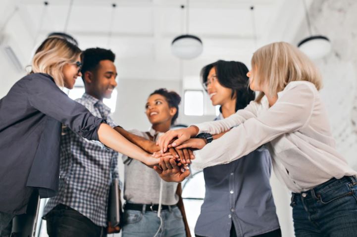 Kepemimpinan adalah seni mempengaruhi orang, ini penjelasan lengkapnya