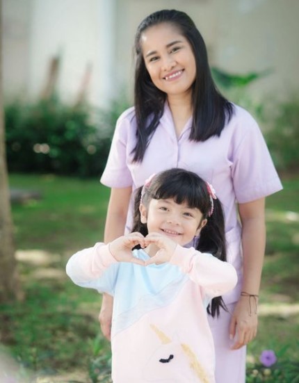 9 Potret akrab Chika Waode & Fara Shakila di luar syuting Ikatan Cinta