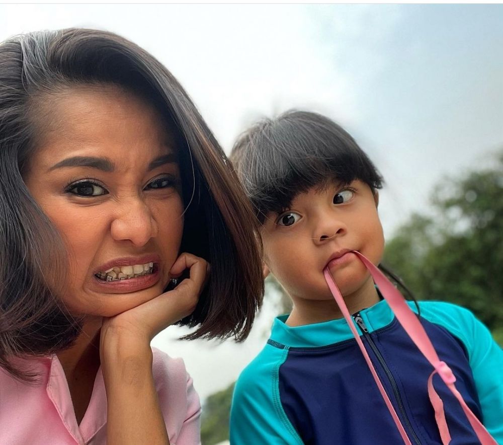 Potret akrab Chika Waode dan Fara Shakila Instagram