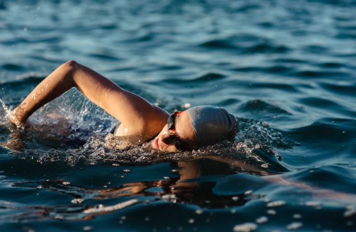 15 Arti mimpi berenang, bisa jadi ada kabar bahagia 