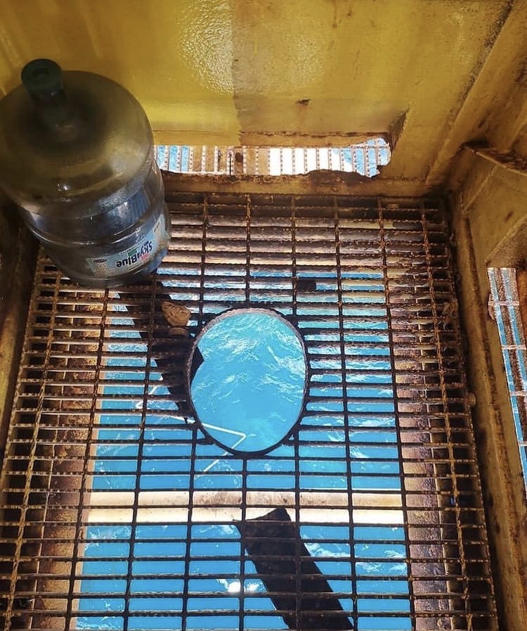 11 Potret lucu bangunan di atas air, penampakannya bingungin