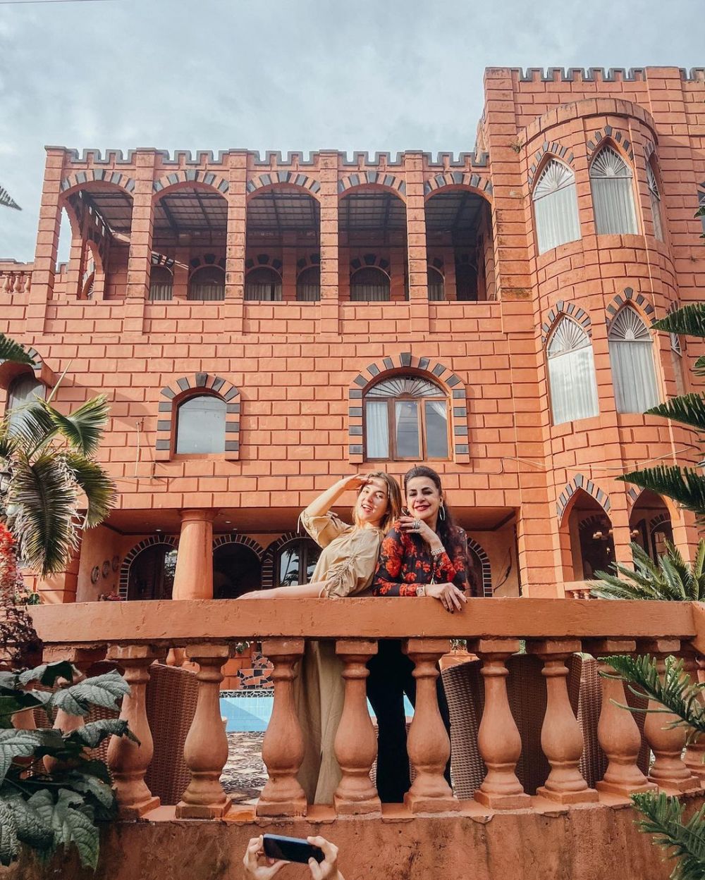 9 Penampakan rumah ibunda Tasya Farasya, mirip istana Disneyland