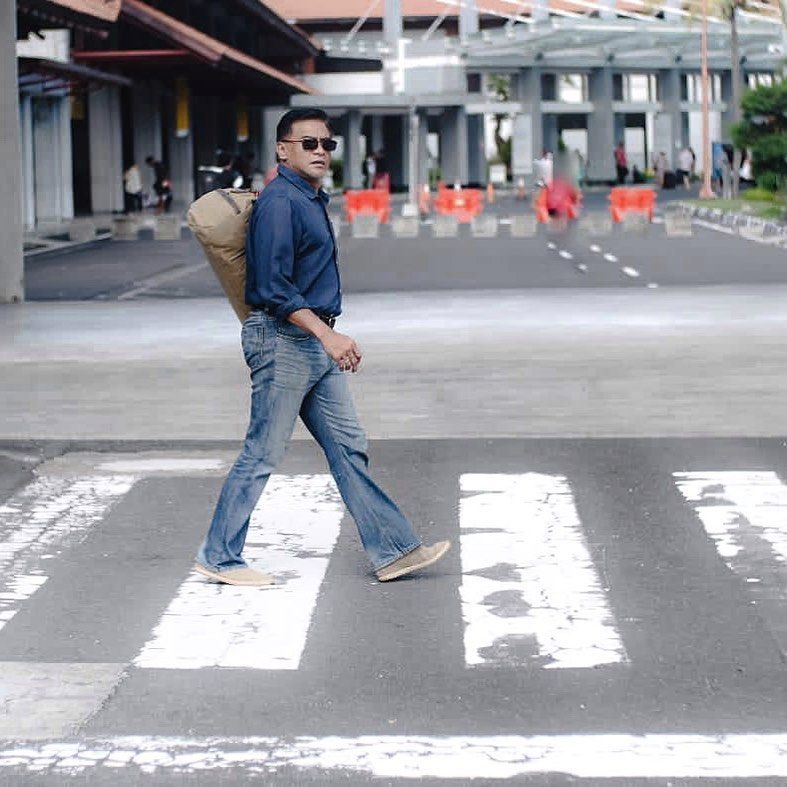 Pesona 9 aktor usia 50-an, gayanya tetap modis dan berkarisma