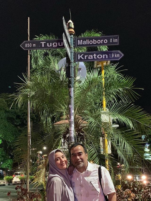 Jarang tersorot, ini 11 momen kebersamaan Elma Theana dan suami