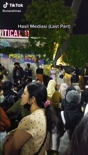 Konser Tulus di Bandung dibubarkan Satgas Covid-19, penonton kecewa