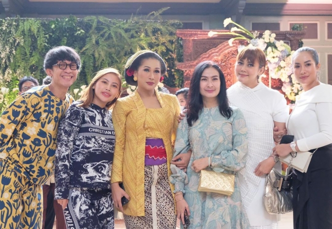 Momen bahagia 5 penyanyi gelar tedak siten, terbaru Tata Janeeta