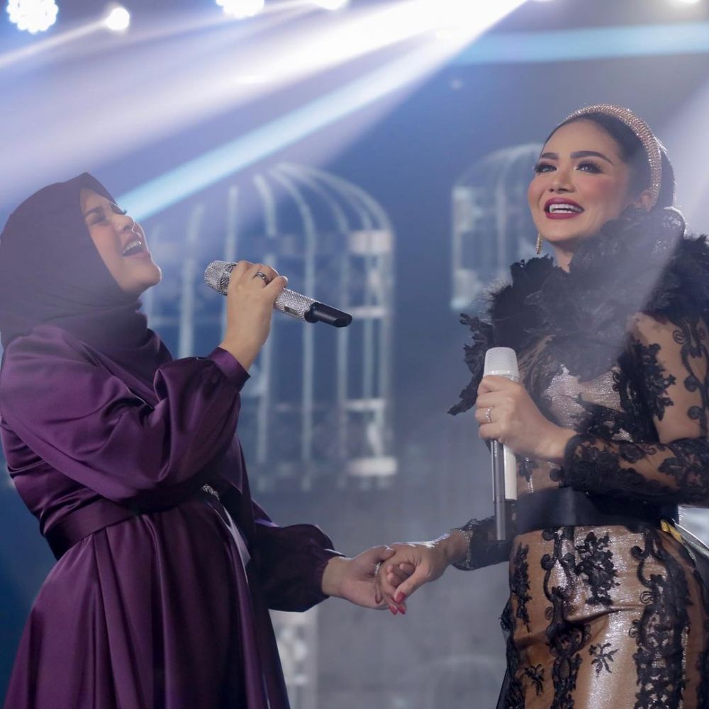Rayakan 1 tahun pernikahan, ini 11 momen Atta dan Aurel gelar konser