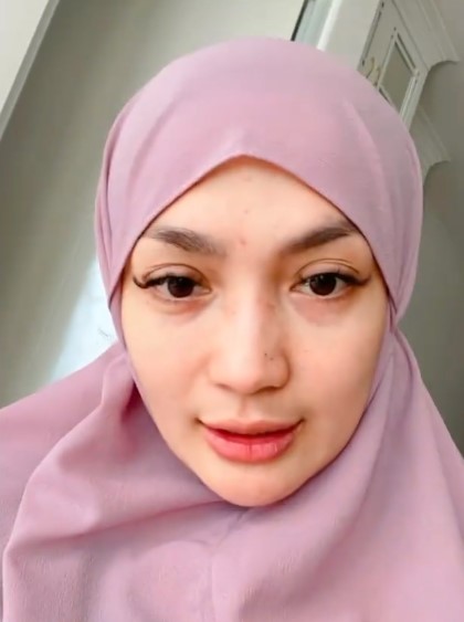 9 Potret Imel Putri tanpa makeup, punya alis tebal alami