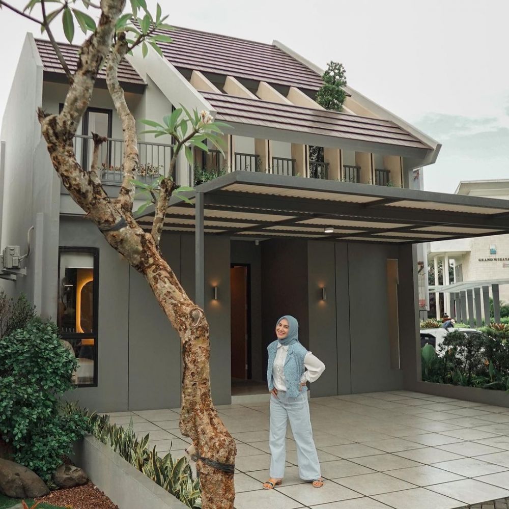 11 Penampakan rumah baru Irish Bella, asri dengan sky garden