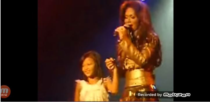 11 Potret aksi panggung Krisdayanti dan Aurel dari kecil hingga kini