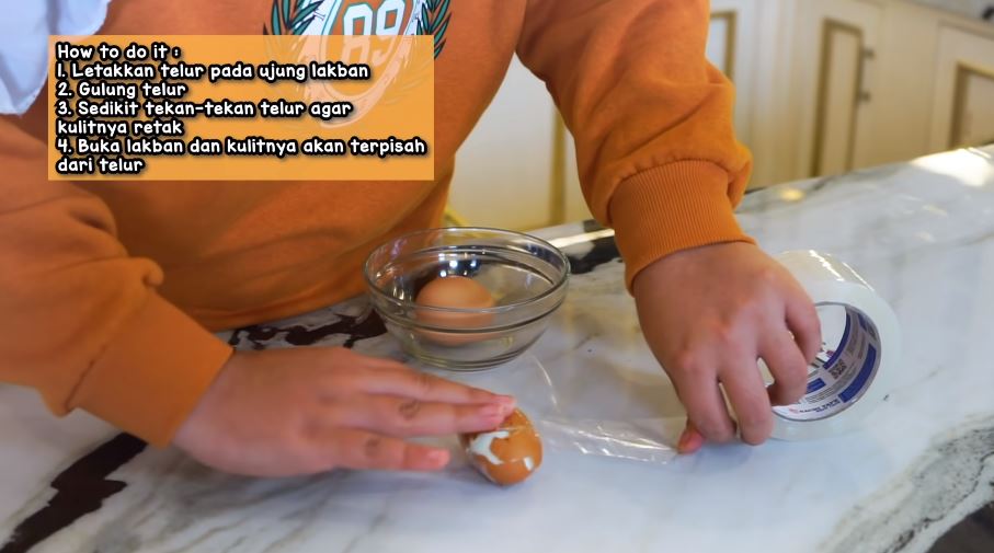 7 Cara cepat mengupas telur rebus ala Tasyi Athasyia, hasil mulus