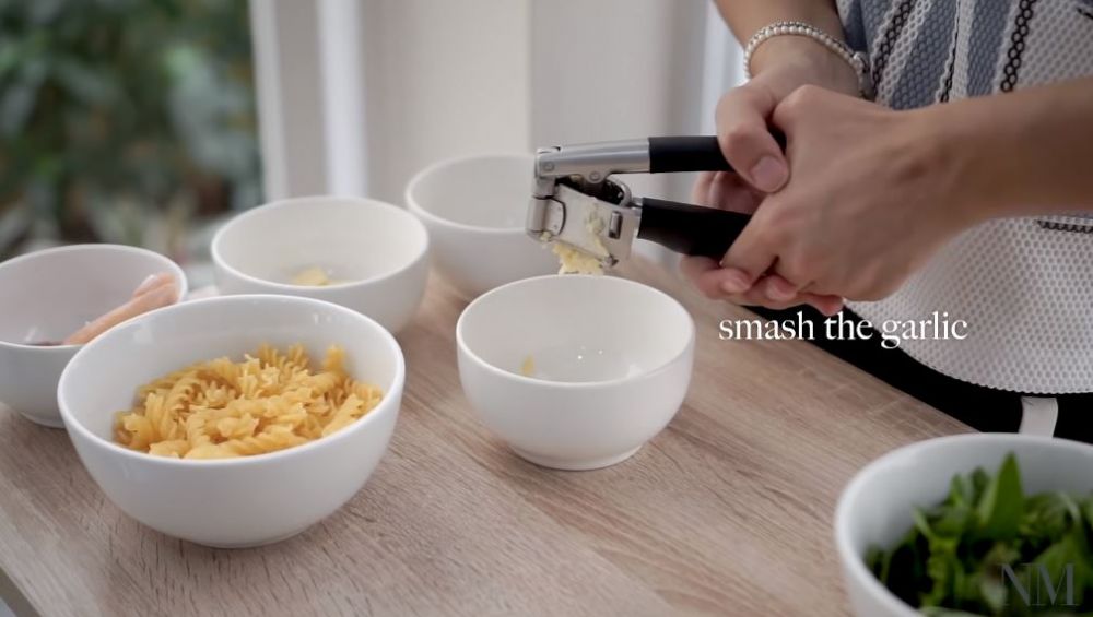 9 Langkah praktis Nasya Marcella bikin pasta bayam, menggugah selera