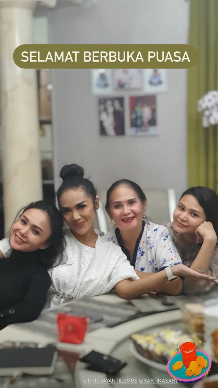 Momen buka puasa pertama 10 seleb, kumpul bareng keluarga