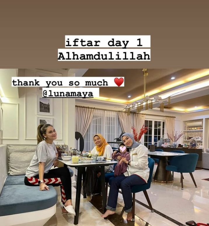 Momen buka puasa pertama 10 seleb, kumpul bareng keluarga