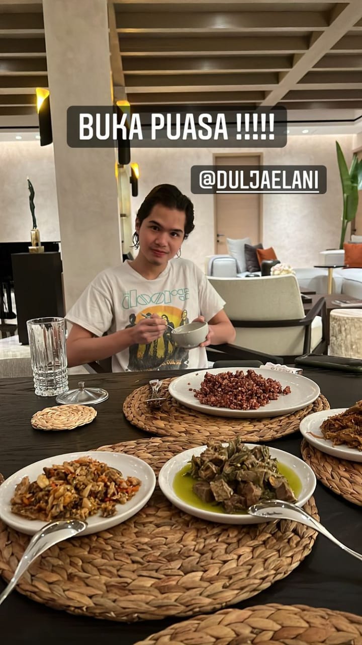 Menu buka puasa pertama 13 Seleb, Ria Ricis makan takjil gorengan