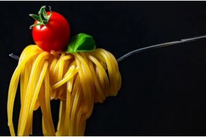 10 Makanan ini sebaiknya dihindari saat sahur, bisa bikin lemas