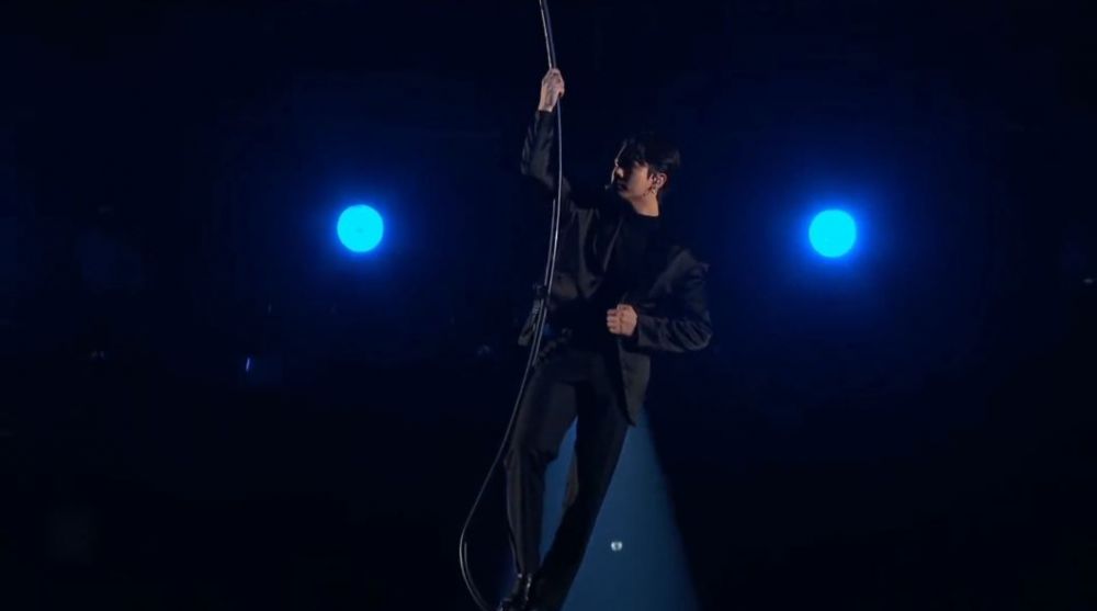 9 Momen BTS tampil di Grammy 2022, V BTS 'rayu' Olivia Rodrigo