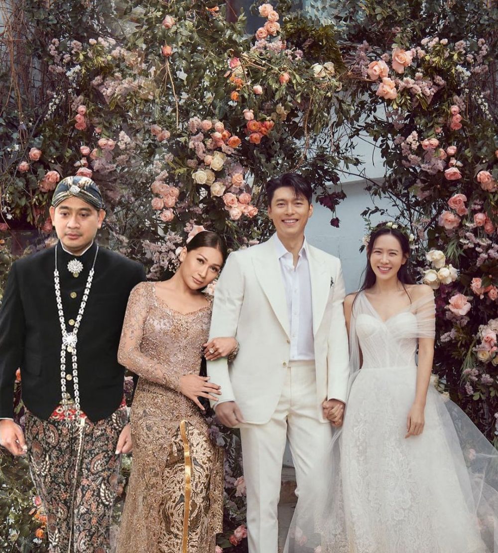 9 Foto editan Tata Janeeta dan Hyun Bin, gandeng mesra di pernikahan