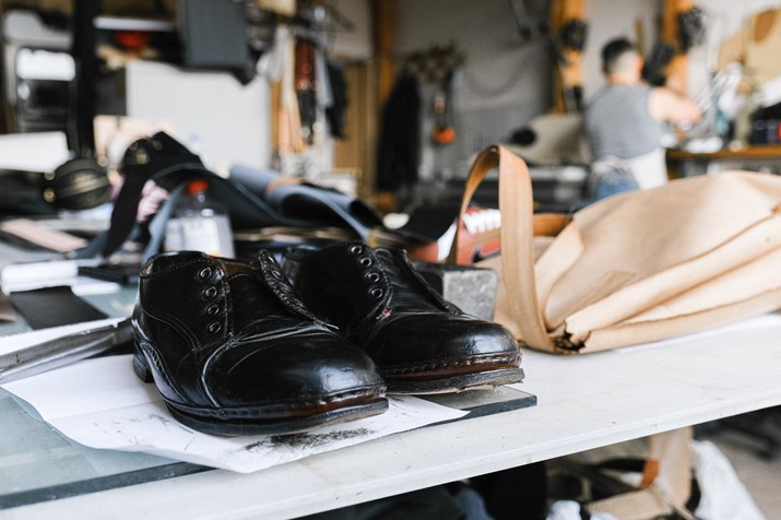 Kenalan dengan Brodo Gioro, sandal lokal berstandar internasional