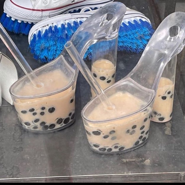 11 Desain antimainstream sepatu high heels ini bikin tampil beda